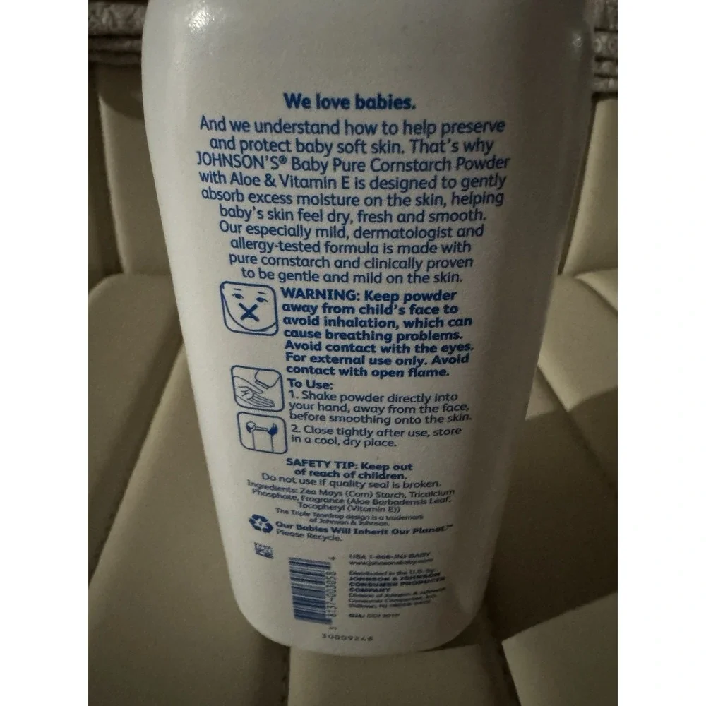 Johnson's Baby Powder Aloe & Vitamin E 15 oz Pure Cornstarch Vtg